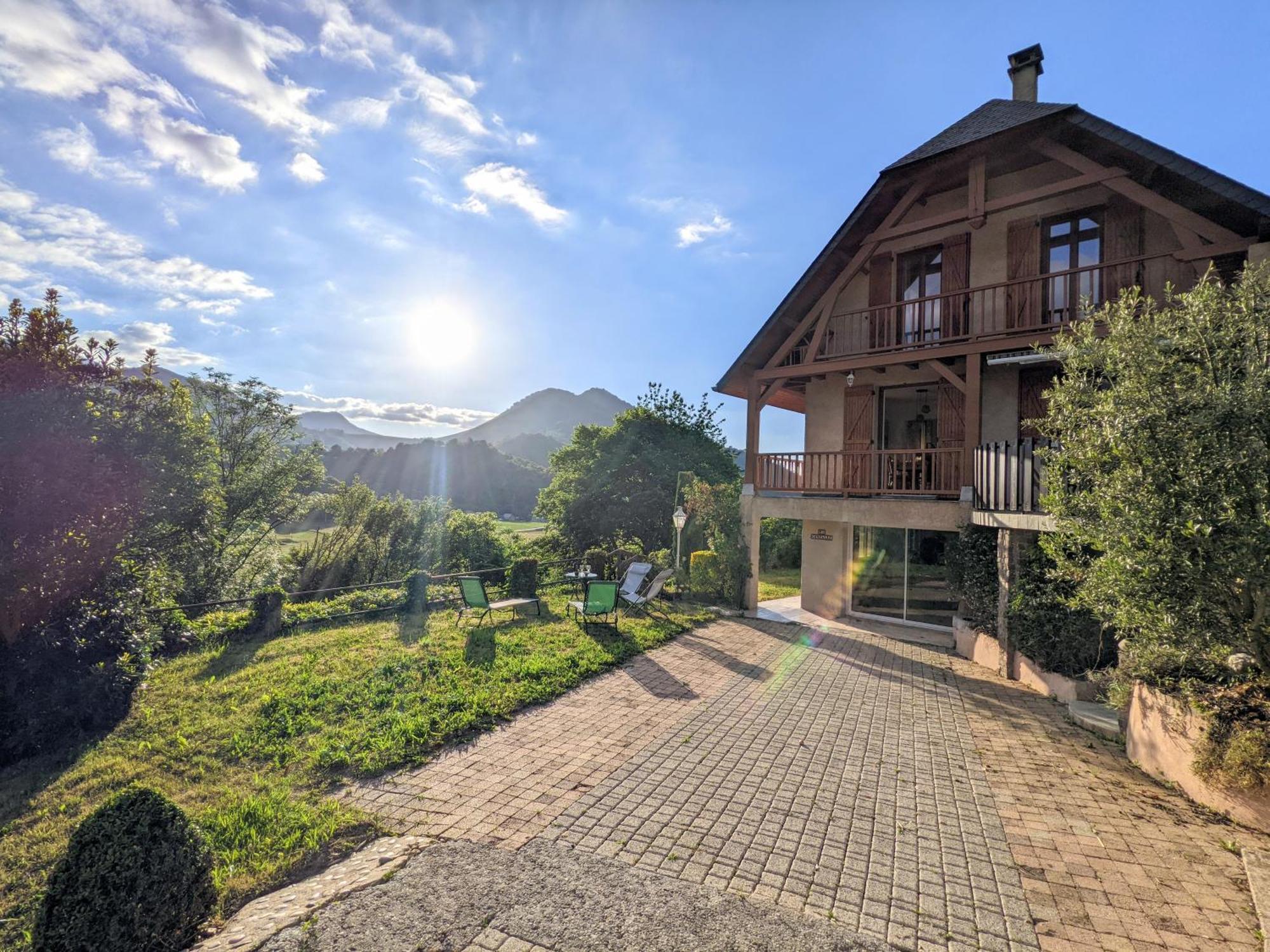 La Bigourdane Grand Gite Confortable & Spa Campan Exterior photo