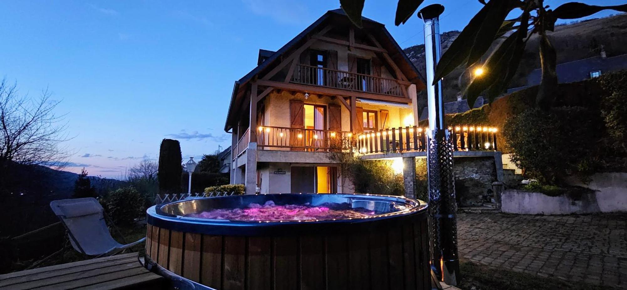 La Bigourdane Grand Gite Confortable & Spa Campan Exterior photo
